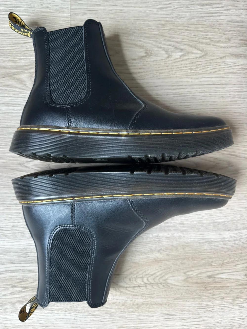 Dr. Martens Dorrian Black Leather Chelsea Boots Ankle Lug Sole Pull On Size 8